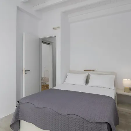 White * Adamantas (Milos)