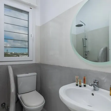 White Adamantas (Milos)