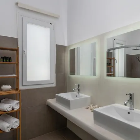 White Villa Adamantas (Milos)