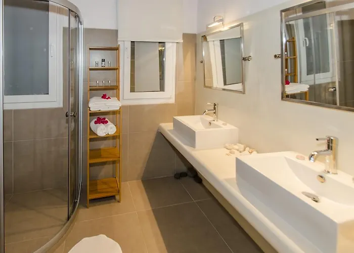 White Milos * 阿达玛斯