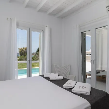 Villa White Milos Adámasz